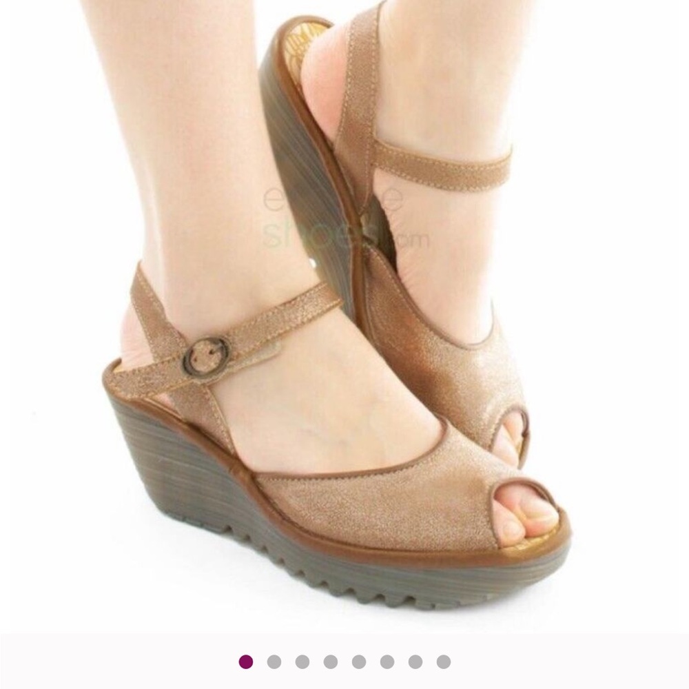 Fly London Gold Sandals Elegant Peep-Toe Slingback
Yora